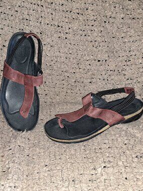 KEEN-Dauntless Black-Red Leather Thong Flip Flop Sandal-Slingback-Sz 8-Excellent